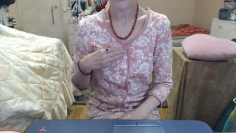 Snapshot of kiuminberry chatting on June 16, 8:28 am KiuminBerry online show from June 16, 8:28 am