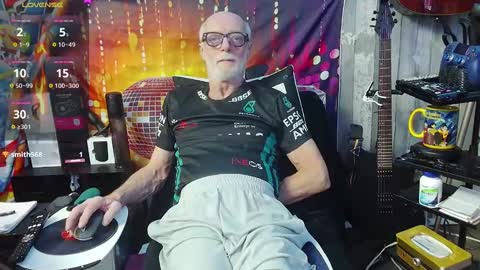 Snapshot of kiveuxmakeu chatting on September 15, 8:25 am kiveuxmakeu online show from September 15, 8:25 am