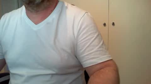 Snapshot of kiwiben45 chatting on May 29, 1:14 am Ben online show from May 29, 1:14 am