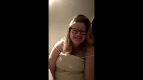 kiwigirl33 online show from March 14, 7:36 am