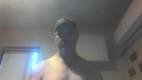 kiwiguy19773 online show from December 18, 6:19 am