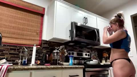 Snapshot of kkayla132 chatting on December 17, 8:26 pm kkayla132 online show from December 17, 8:26 pm