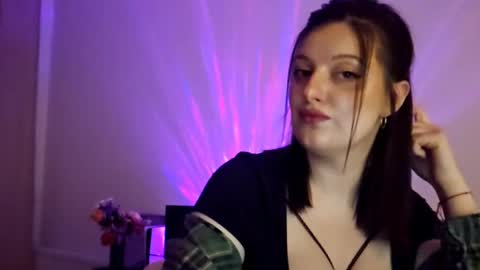 Snapshot of klaralips chatting on April 9, 8:36 pm KlaraLips online show from April 9, 8:36 pm