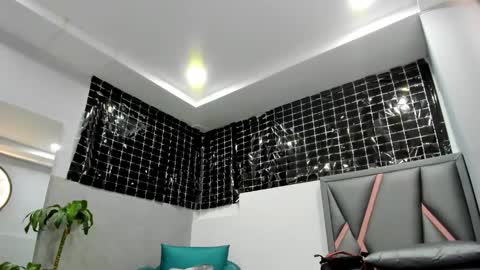 Snapshot of klariz09 chatting on November 18, 2:39 am klariz09 online show from November 18, 2:39 am