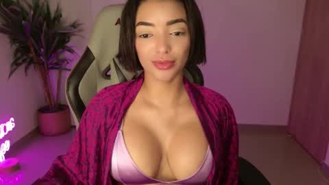 Snapshot of kleogold_1 chatting on November 9, 2:37 pm Christina online show from November 9, 2:37 pm