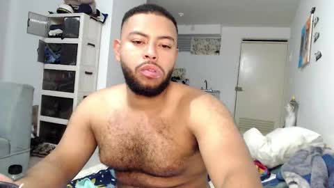 Snapshot of kleyton336 chatting on October 22, 7:19 am kleyton online show from October 22, 7:19 am