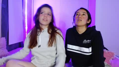 Snapshot of klohe_and_samantha chatting on December 22, 12:40 am klohe and samantha online show from December 22, 12:40 am