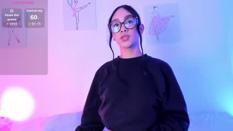 Snapshot of klohewilliams chatting on December 3, 12:25 pm klohe Williams online show from December 3, 12:25 pm