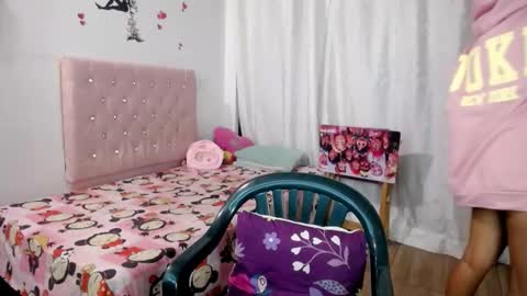 Snapshot of kloy_sech chatting on November 29, 9:34 am Valen online show from November 29, 9:34 am