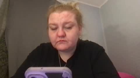 kmarie1196 online show from March 16, 1:00 am