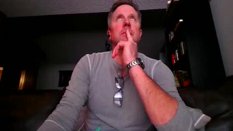 Knight3975 online show from May 7, 4:07 am