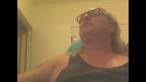 Snapshot of knobout chatting on December 8, 6:54 am knobout online show from December 8, 6:54 am