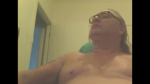 Snapshot of knobout chatting on March 10, 5:43 am knobout online show from March 10, 5:43 am