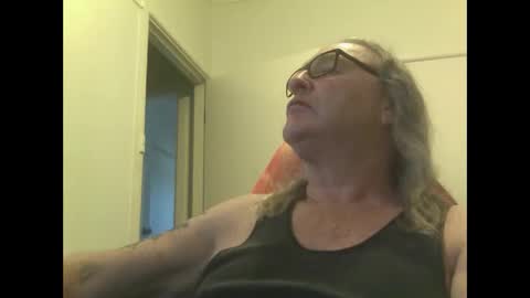 Snapshot of knobout chatting on October 1, 6:41 am knobout online show from October 1, 6:41 am