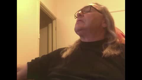 Snapshot of knobout chatting on October 27, 8:18 am knobout online show from October 27, 8:18 am