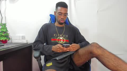 Snapshot of kofi_exotic_ chatting on December 11, 12:23 am kofi online show from December 11, 12:23 am