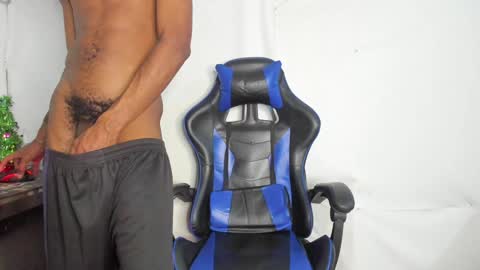 Snapshot of kofi_exotic_ chatting on December 11, 9:01 pm kofi online show from December 11, 9:01 pm