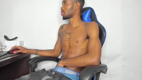 Snapshot of kofi_exotic_ chatting on December 20, 2:19 am kofi online show from December 20, 2:19 am