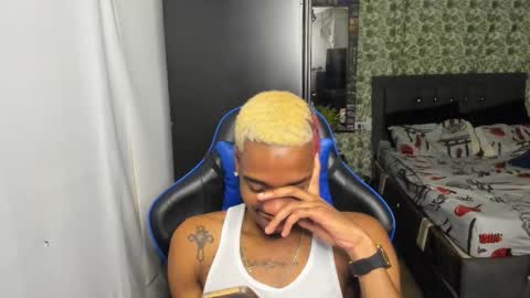 Snapshot of kofi_exotic_ chatting on November 24, 5:12 pm kofi online show from November 24, 5:12 pm