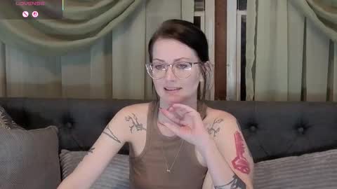 Snapshot of kohlbird chatting on November 23, 12:43 am kohlbird online show from November 23, 12:43 am