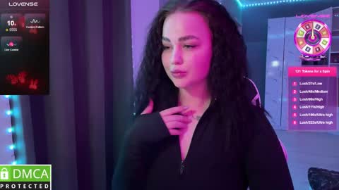 Mia online show from February 9, 10:00 pm