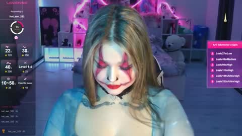 Mia online show from October 31, 9:27 pm