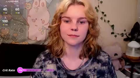 Snapshot of komorebbi chatting on May 6, 10:26 pm Marta online show from May 6, 10:26 pm