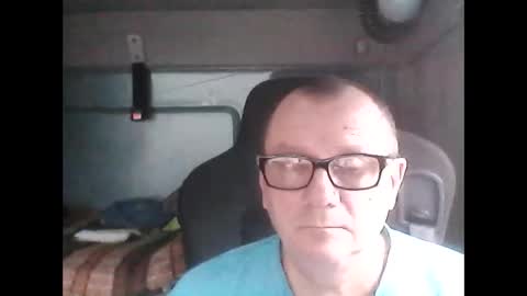 Snapshot of komputer123456789 chatting on November 15, 8:44 am Bogdan online show from November 15, 8:44 am