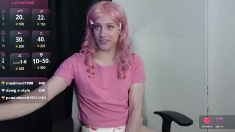 Snapshot of koneko_nya chatting on December 26, 11:57 pm  Riley  online show from December 26, 11:57 pm