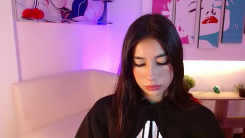 Elizabeth online show from March 18, 12:19 pm