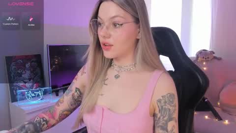 Jess online show from September 11, 3:01 pm