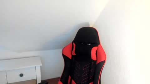 Snapshot of kozik1992 chatting on December 8, 3:02 pm Bartek online show from December 8, 3:02 pm