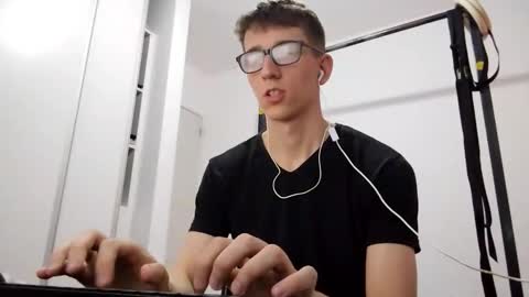 Snapshot of kpo10 chatting on December 14, 3:39 pm Facu online show from December 14, 3:39 pm