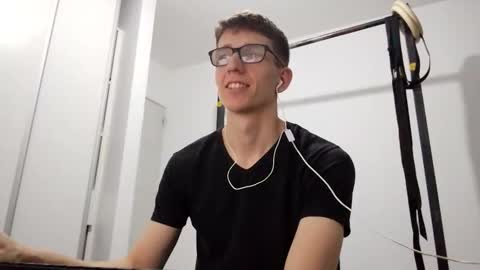 Facu online show from December 16, 4:17 am