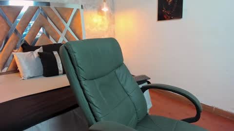 Snapshot of kraven_lust chatting on October 3, 3:14 am Kraven online show from October 3, 3:14 am