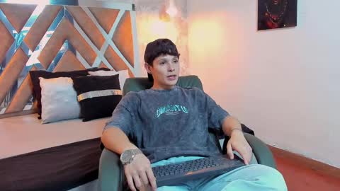 Snapshot of kraven_lust chatting on October 4, 3:15 am Kraven online show from October 4, 3:15 am