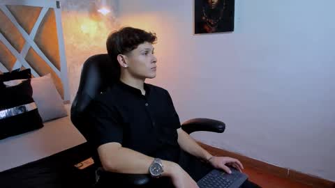 Snapshot of kraven_lust chatting on October 14, 3:07 am Kraven online show from October 14, 3:07 am