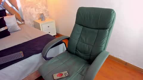 Snapshot of kraven_lust chatting on November 4, 3:05 am Kraven online show from November 4, 3:05 am