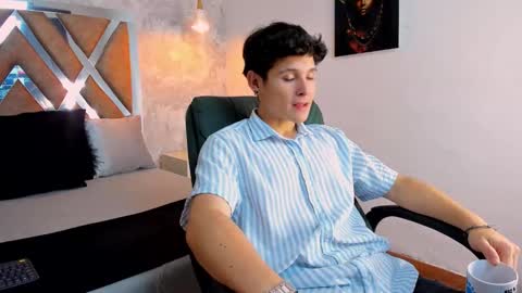 Snapshot of kraven_lust chatting on December 5, 3:15 am Kraven online show from December 5, 3:15 am