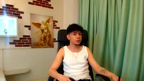 KrewVaughn online show from October 11, 4:55 am