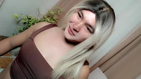 Snapshot of krezikeed chatting on December 15, 7:12 am krezikeed online show from December 15, 7:12 am