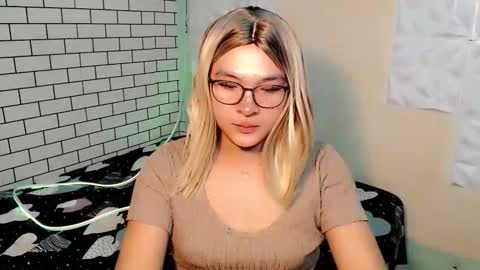 Snapshot of krezikeed chatting on March 16, 5:44 am krezikeed online show from March 16, 5:44 am