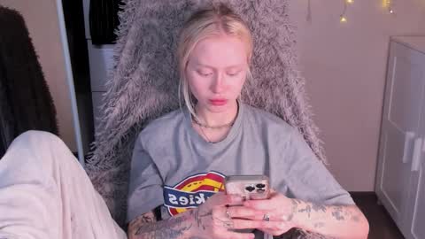 Snapshot of kris_grant chatting on November 20, 10:26 am kris_grant online show from November 20, 10:26 am