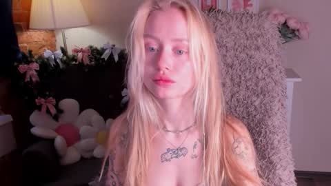 Snapshot of kris_grant chatting on December 21, 10:33 am kris_grant online show from December 21, 10:33 am