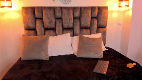 kris_kane1 online show from December 4, 12:42 am