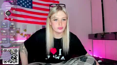 Snapshot of krisi_myrr chatting on November 5, 12:27 pm Kristina3 online show from November 5, 12:27 pm