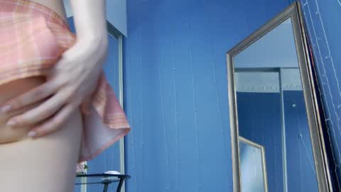 kriskras__ online show from January 13, 8:26 am