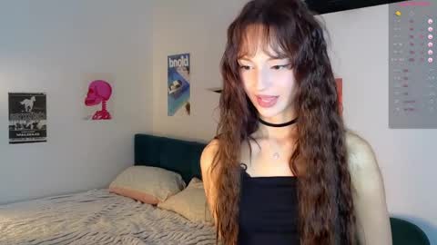 Snapshot of krisss__kisss chatting on May 3, 6:25 pm Kriss online show from May 3, 6:25 pm