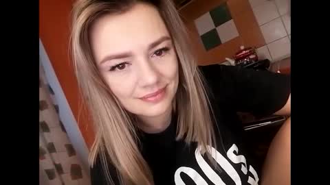 Snapshot of krisssexi chatting on February 2, 5:42 am KrissSexi online show from February 2, 5:42 am