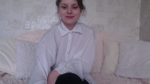 Snapshot of krissvoss chatting on April 19, 3:33 pm krissvoss online show from April 19, 3:33 pm
